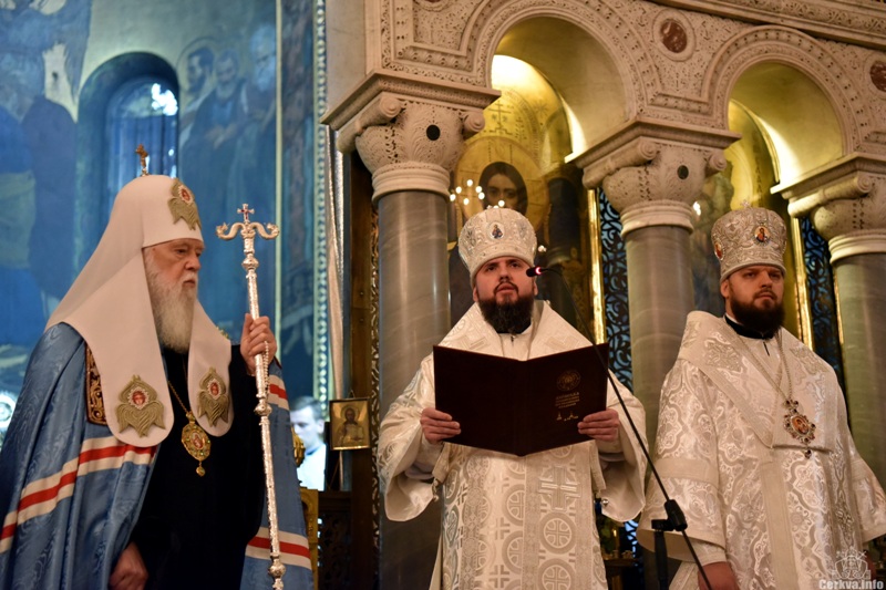 Metropolitan Epifaniy (center) elected to preside over the Orthodox Church in Ukraine, is seen as the right hand of UOC KP Patriarch Filaret. Photo: cerkva.info ~