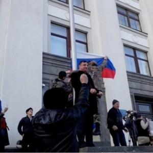 Arsen Klinchaev standing near the flagpole in front of Luhansk state administration on 1 March 2014. Source: IPress ~