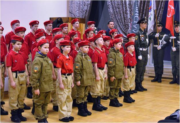 Young boys and girls enrolling into the local Youth Army unit at the town of Apatity, Murmansk Oblast, Russia. The Russian Defense Ministry founded the "Youth Army" troops for children from 8 to 18 years old in 2016. (Photo: apatity.ru)