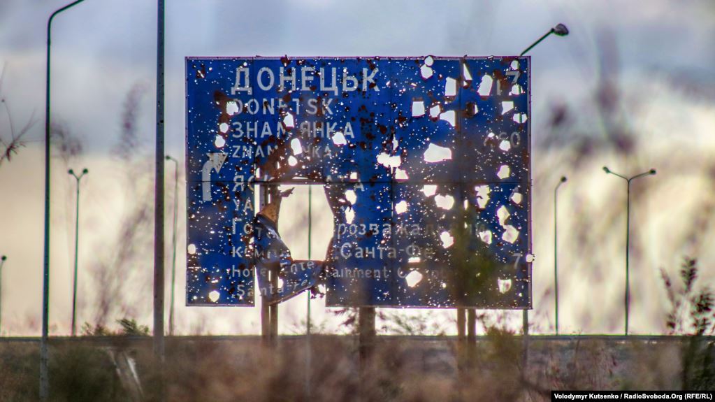 Remains of a road sign near Donetsk damaged with bullets and shrapnel during Putin's aggression in the Donbass. Photo: Volodymyr Kutsenko / RadioSvoboda.org