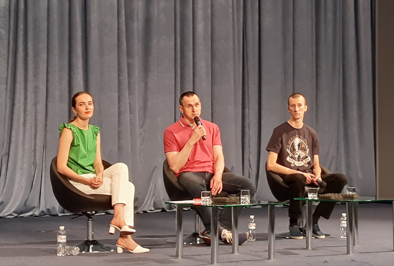 Political prisoners Oleg Sentsov (C) and Oleksandr Kolchenko (R) at their first press conference upon their return to Ukraine. Photo: Euromaidan Press