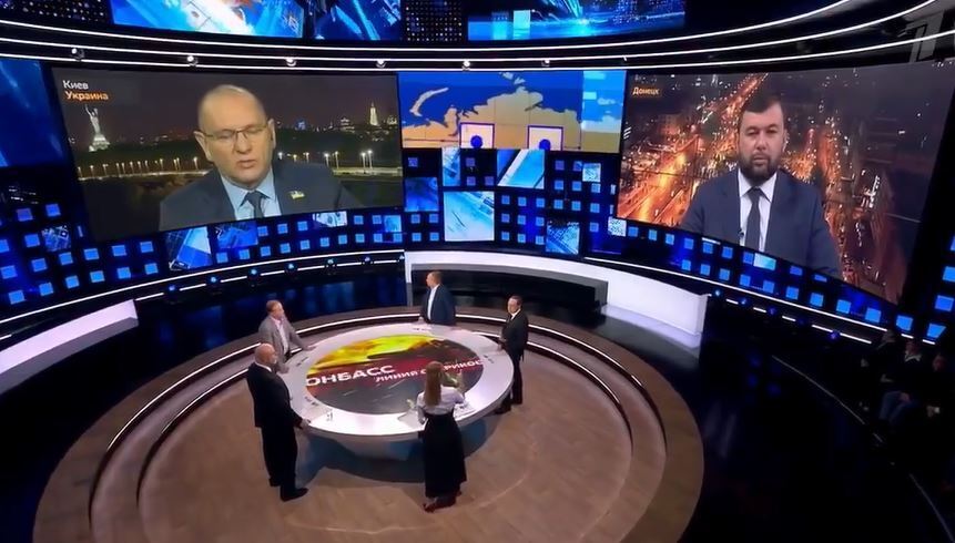 Yevhen Shevchenko (L screen), Ukrainian MP from Volodymyr Zelenskyy's party "Servant of the People," and Denis Pushilin (R screen), the collaborationist head of Russia-occupied Donetsk, are speaking on the Russian propagandist 1st Channel. Photo: video capture.