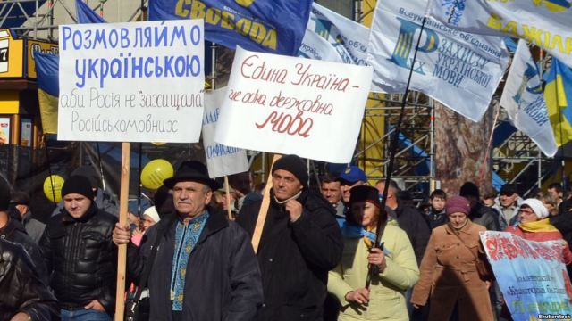 Demonstration in support of the Ukrainian language. “Speak Ukrainian so that Putin will not come to ‘protect’ you,” says the poster. Source: censor.net ~