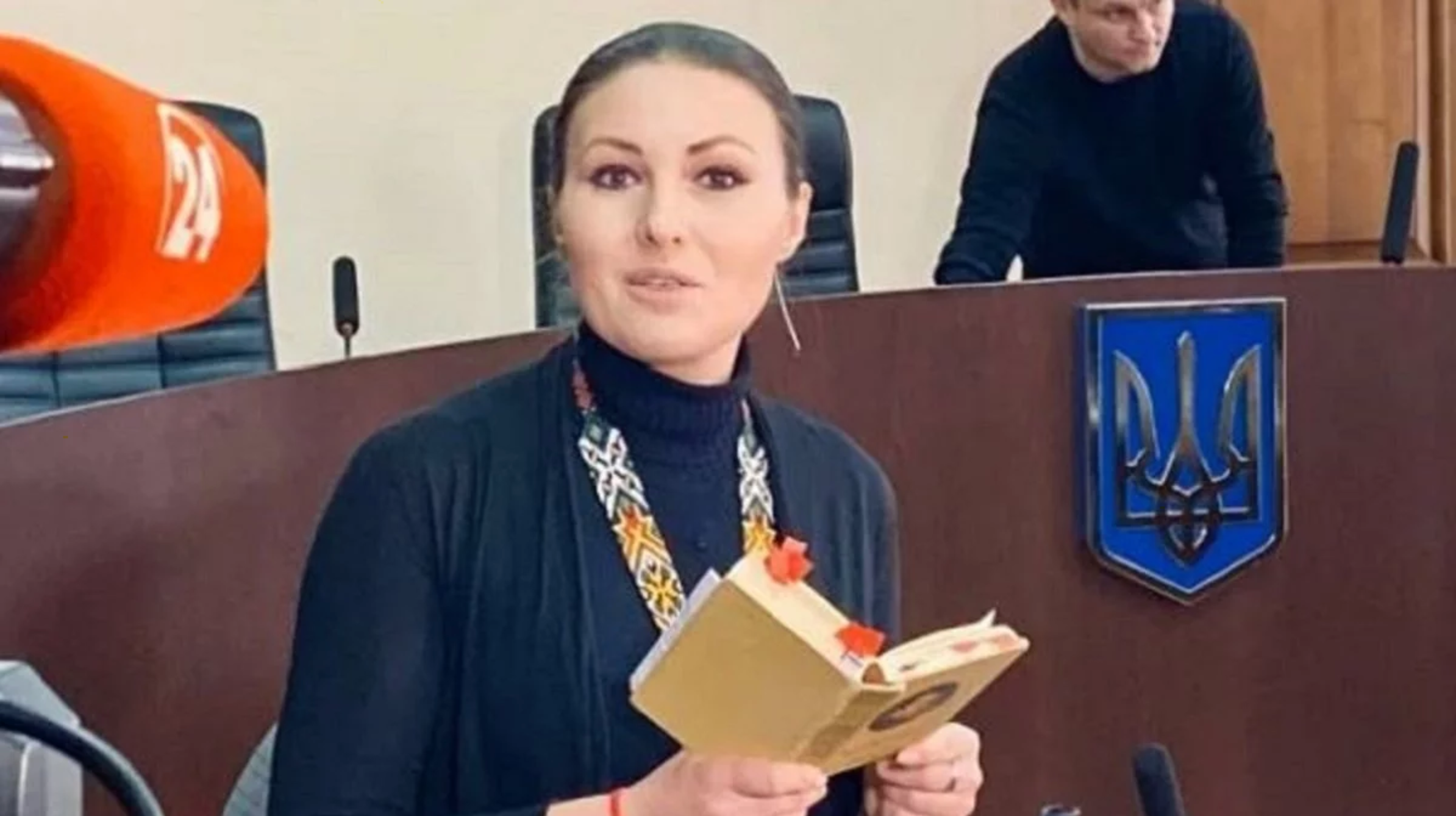 Sofiya Fedyna reading verses of Taras Shevchenko in the court. Source: Zaxid.net ~