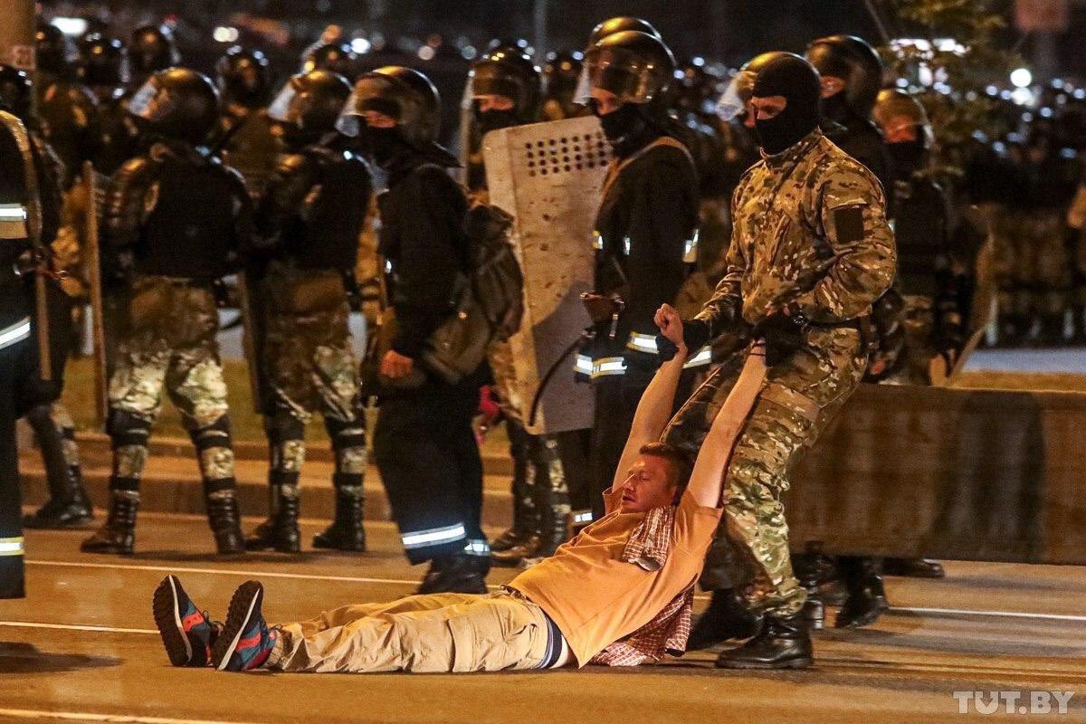 Riot police drag a protester to a paddy wagon. Photo: tut.by ~