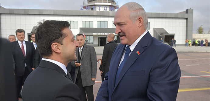 Ukrainian President Zelenskyy (left) stands next to Belarusian President Lukashenka. Photo: Press Service of the President of Belarus ~