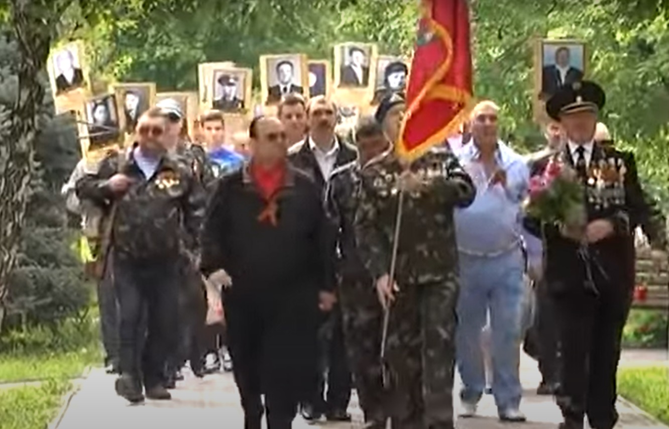 9 May 2014, Luhansk Oblast, Volodymyr Struk at the event devoted to the Day of Victory, the day marked in post-Soviet countries as the victory in World War II, expressing his support to the so-called self-defence squads. Snapshots from the video ~