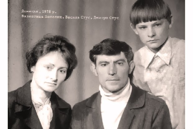 Vasyl Stus and his family, 1978. Source: Lvivnews. ~