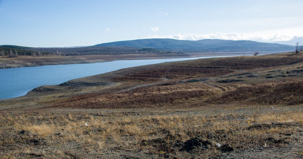 The water volume of the Simferopol Reservoir shrank to one tenth of its normal size (Image: znak.com)