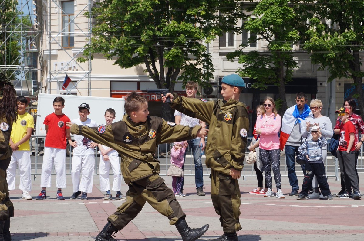 Militarization of children in Russia-occupied Crimea. (Source: arc.construction)