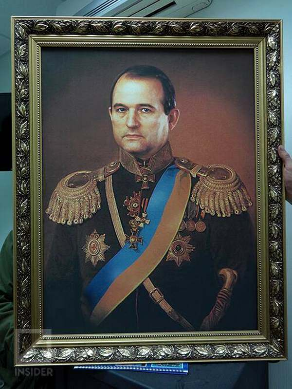 Portrait of Viktor Medvedchuk wearing the Imperial military uniform of the Russian Empire. According to media outlet Nashi Groshi, the portrait was allegedly found in the office of Medvedchuk’s NGO Ukrainian Choice. ~