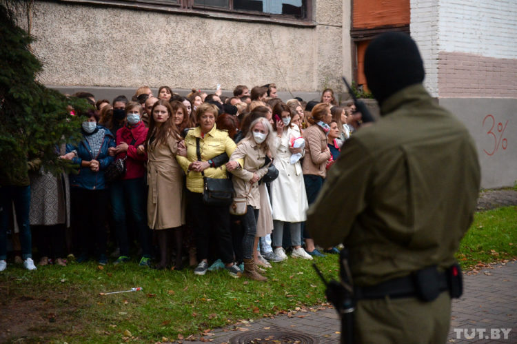 Belarusian female protesters link hands, preparing to withstand a police attack. Photo: tut.by ~