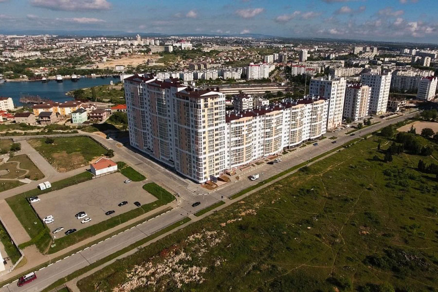 New housing estates for the Russian Black Sea Fleet’s servicemen and Russian officials in occupied Sevastopol. Photo: BlackSeaNews’ archive ~