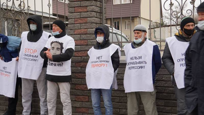 Crimean Tatars protesting at a court in Russia’s Rostov-on-Don where yet another trial of their fellow community member is taking place wear T-shirts saying “No to state terror,” “Stop family repressions,” “One cannot justify repressions!” Source: Crimean Solidarity ~