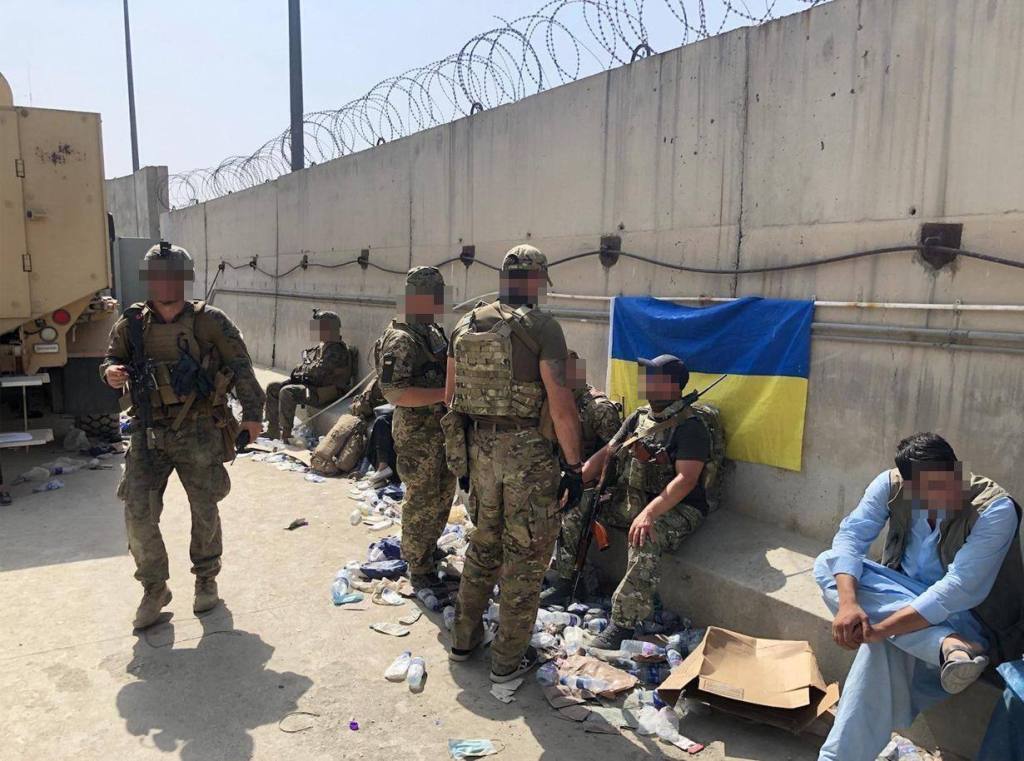 Ukrainian military at Kabul Airport. August 2021. Photo: Facebook / Main Intelligence Directorate of Ukraine’s Ministry of Defense ~