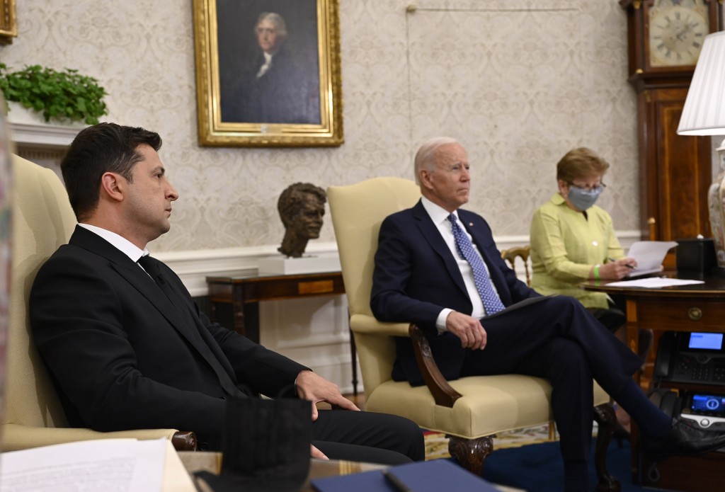Ukrainian President Zelenskyy (left) and US President Biden. Photo: president.gov.ua ~