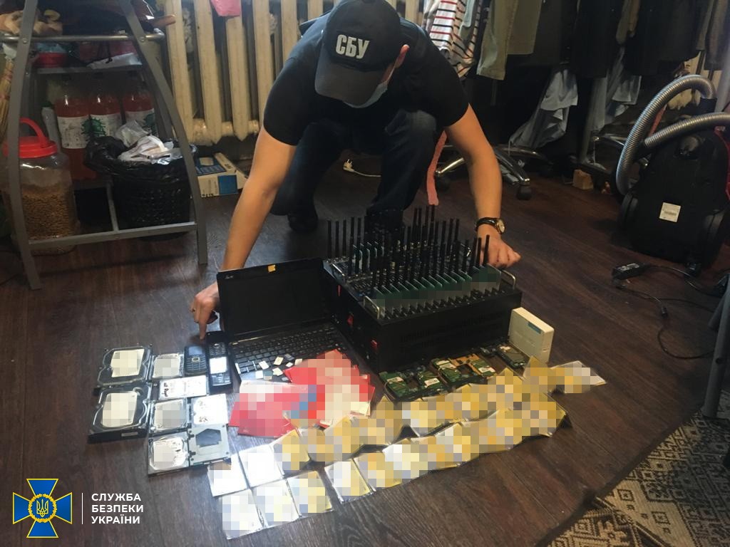 SBU cyber security operative showcasing the equipment confiscated at a bot farm in Kyiv that was shut down in October 2020. Photo: ssu.gov.ua ~