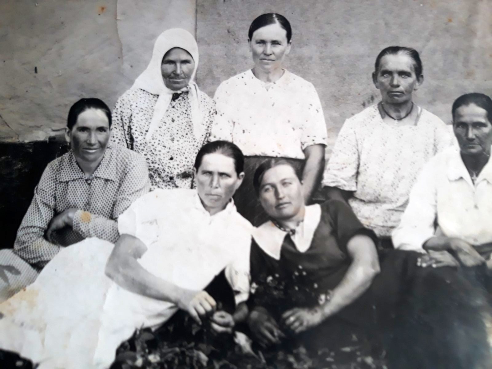 Residents of the village of Krasnyi Yar together with Chahovets Marfa Kuzmivna (bottom row, the first one from the left). Photo from the early 1950s. ~