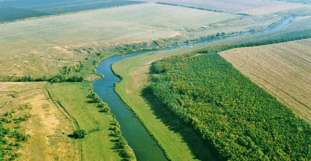 Hromokliya river, right tributary of the Inhul river. ~