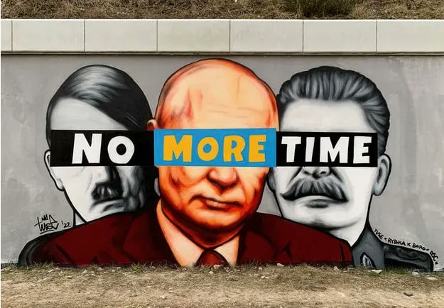 Hitler, Putin, and Stalin are now part of the same company on a mural in Gdansk. Credit: rmf24.pl