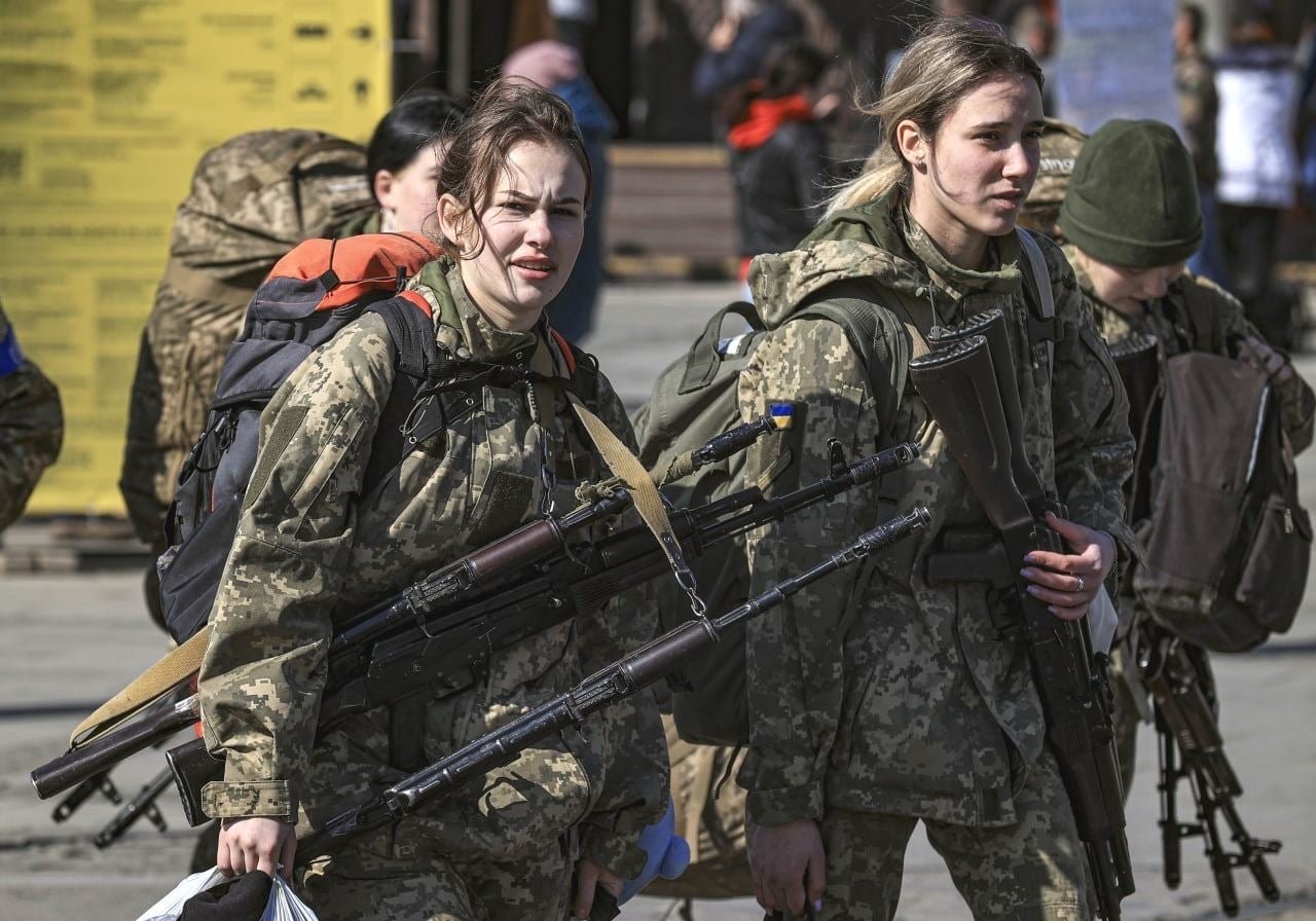 Ukrainian women soldiers