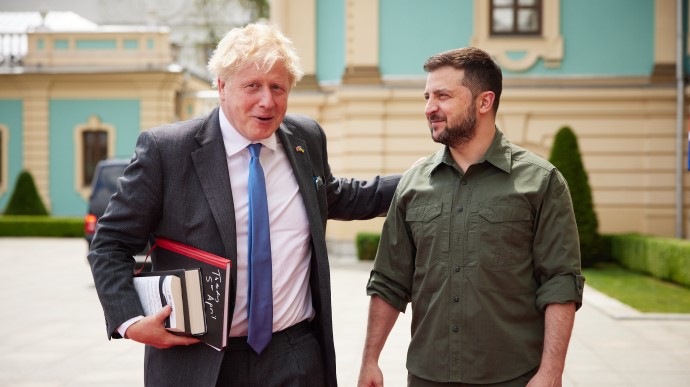 Johnson Zelenskyy in Kyiv UK ukraine weapons