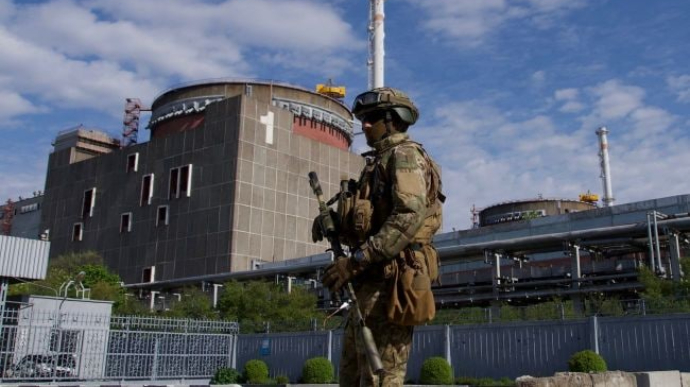 Russian troops stand near the Zaporizhzhia NPP