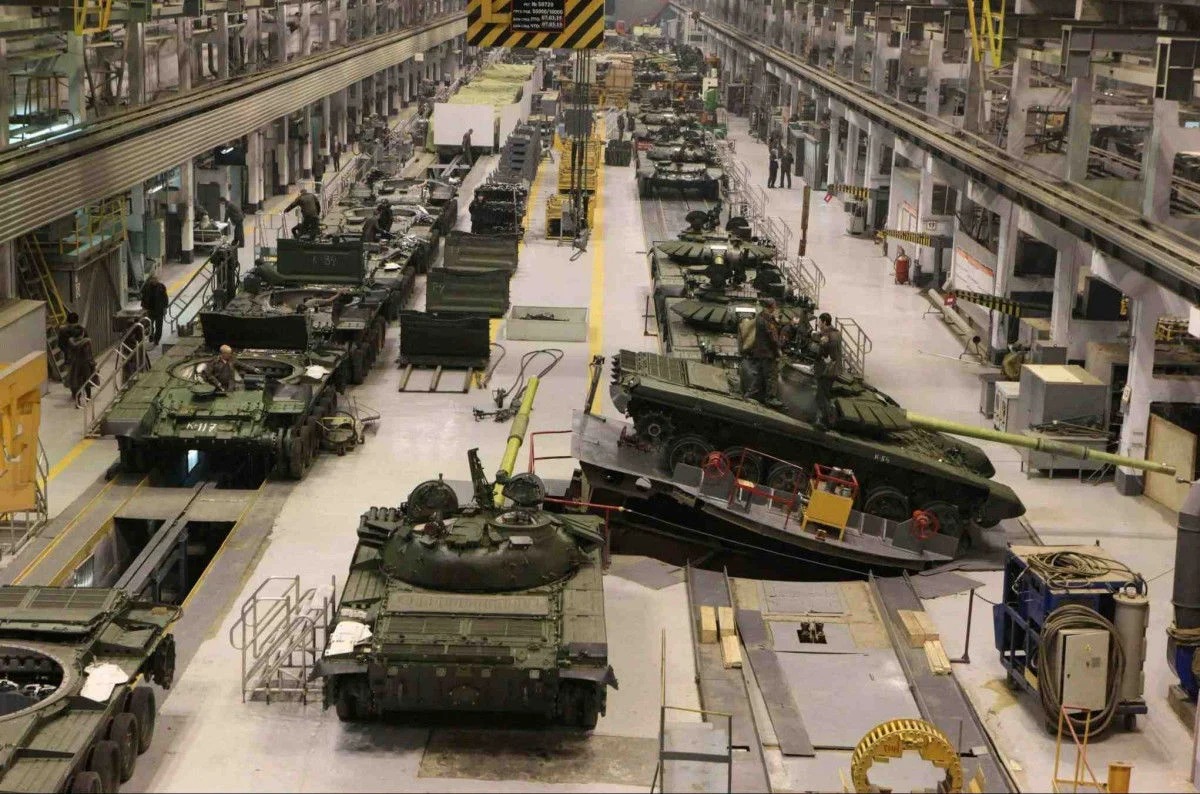 russia faces record workforce shortages manufacturing sector hit hardest russian major tank producer uralvagonzavod's production line newsdialogua uralvagonzavod