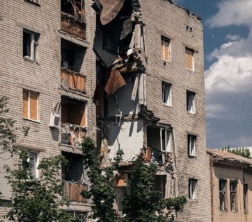 Ukrainian civilians evacuation Russia war