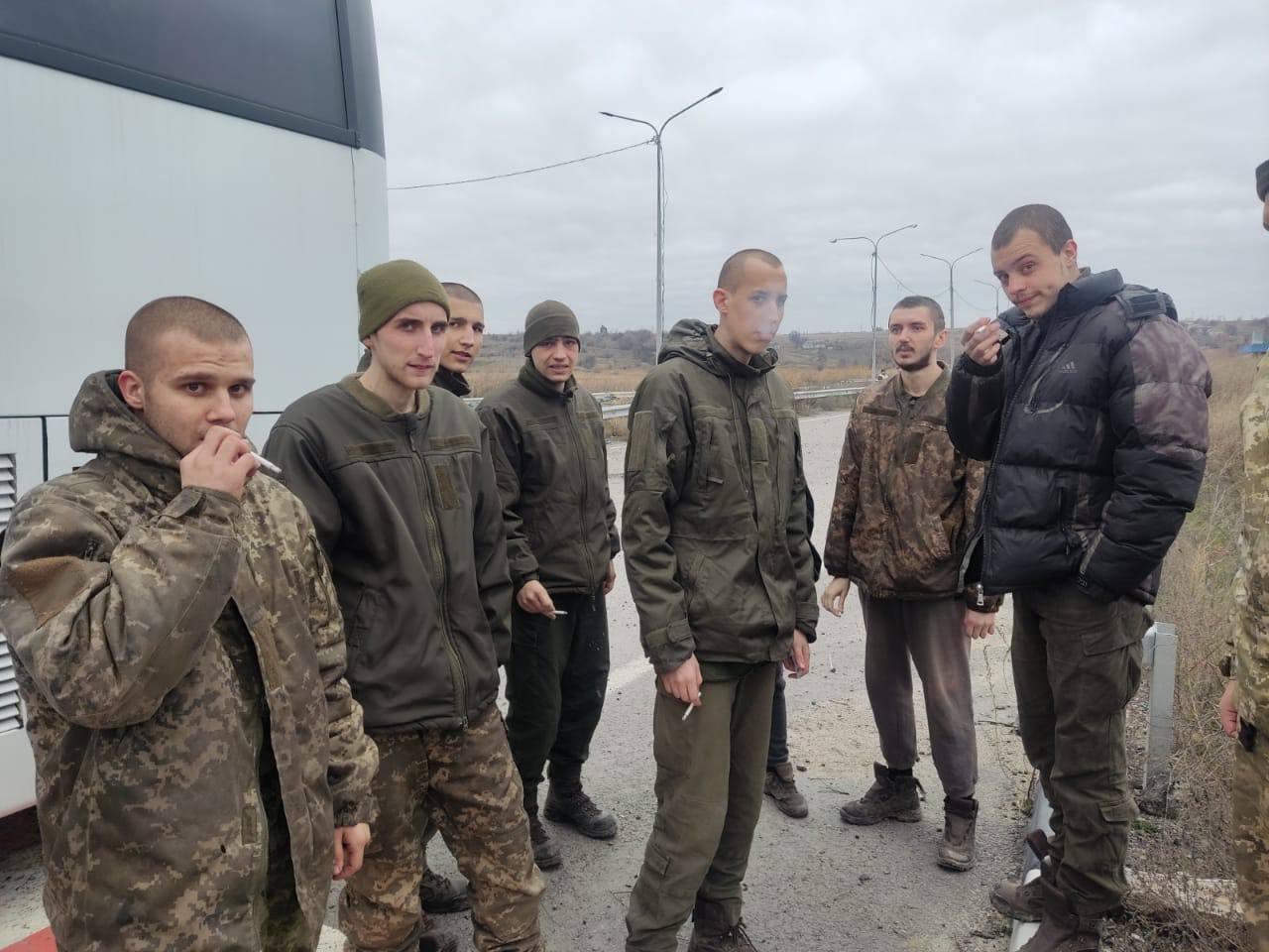 Ukraine returns home 50 more POWs - Euromaidan Press