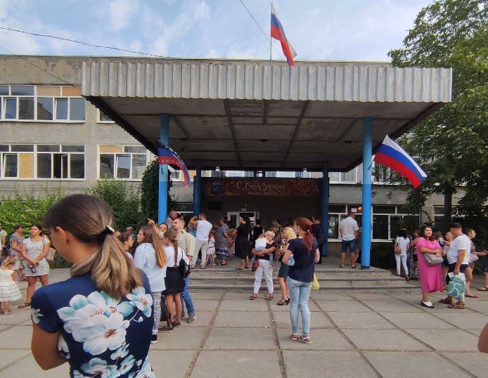Mariupol school russian flags
