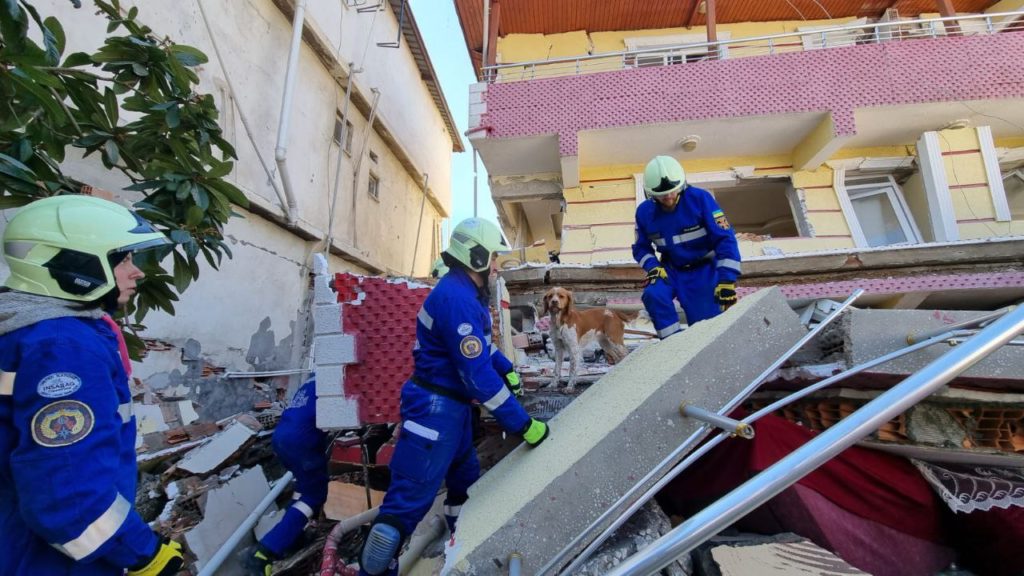 ukriane search and rescue turkey earthquake