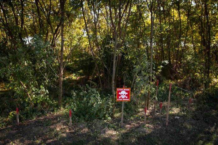 warning signs landmines kyiv oblast brovary