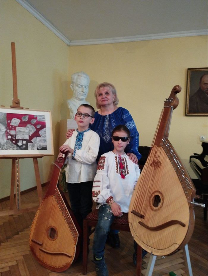 talented young singer anna-maria herman komarno lviv oblast raising funds afu
