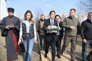 japan prime minister fumio kishida visits bucha massacre site