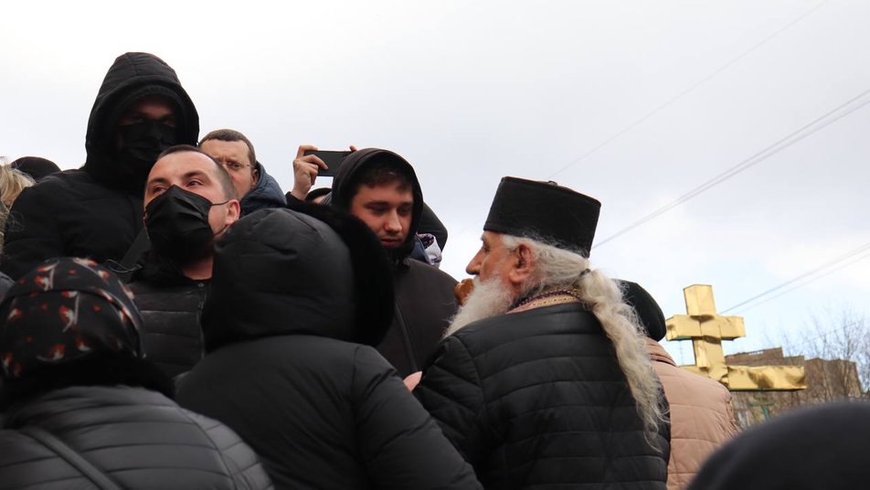 After scuffles, OCU supporters took control of a UOC MP church with a questionable legal status in Ivano-Frankivsk. The church is now part of the OCU. Photo: Suspilne ~