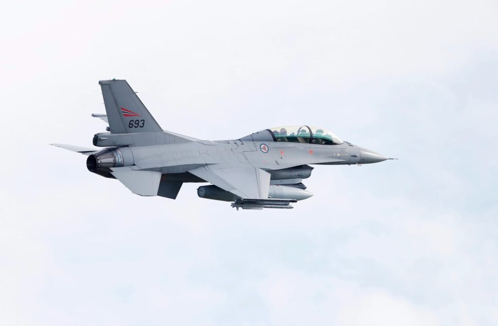 Norway to supply Ukraine with F-16 “perhaps with longer-range strike capabilities”