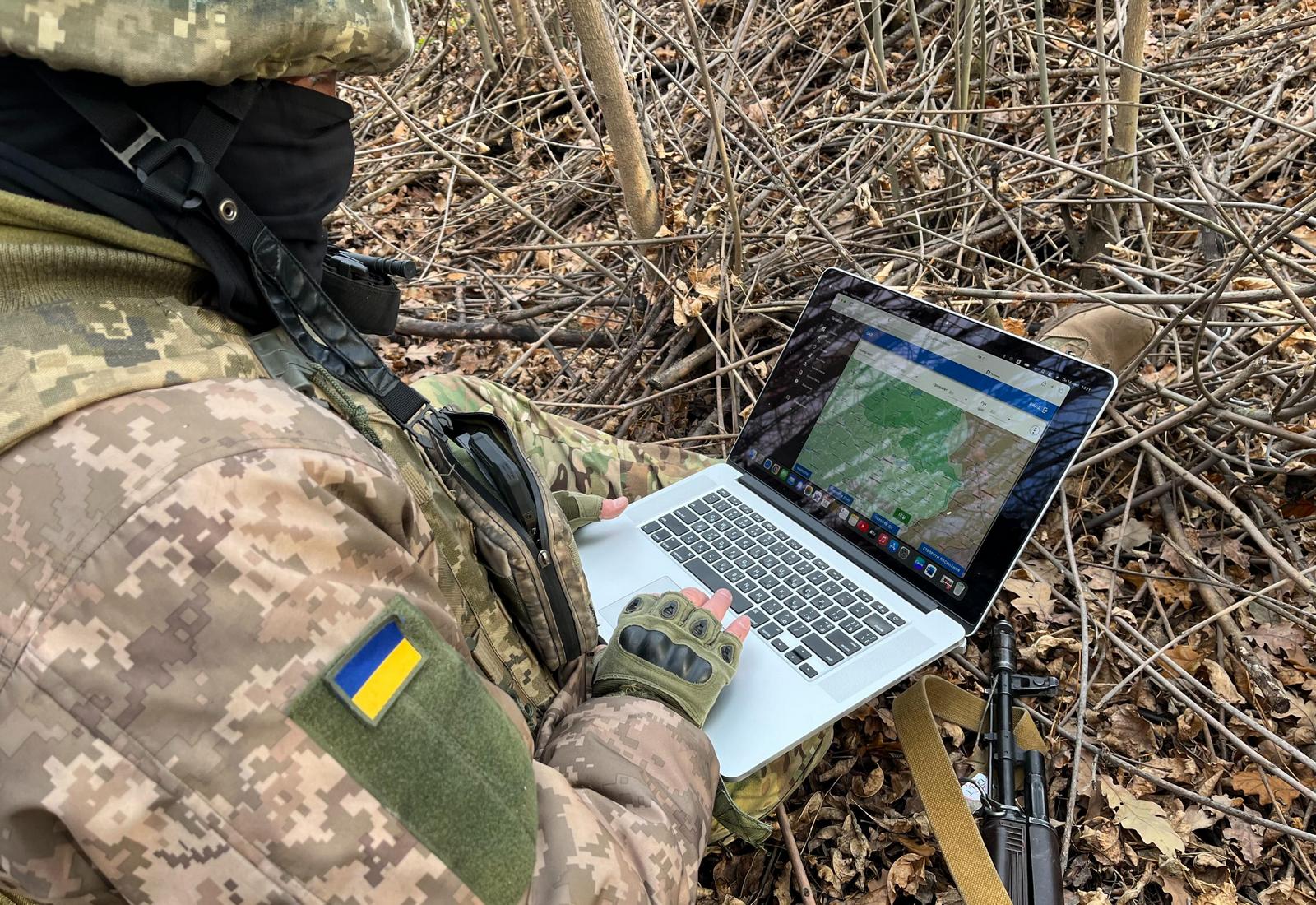 A Ukrainian soldier uses the Griselda system. Source: Griselda