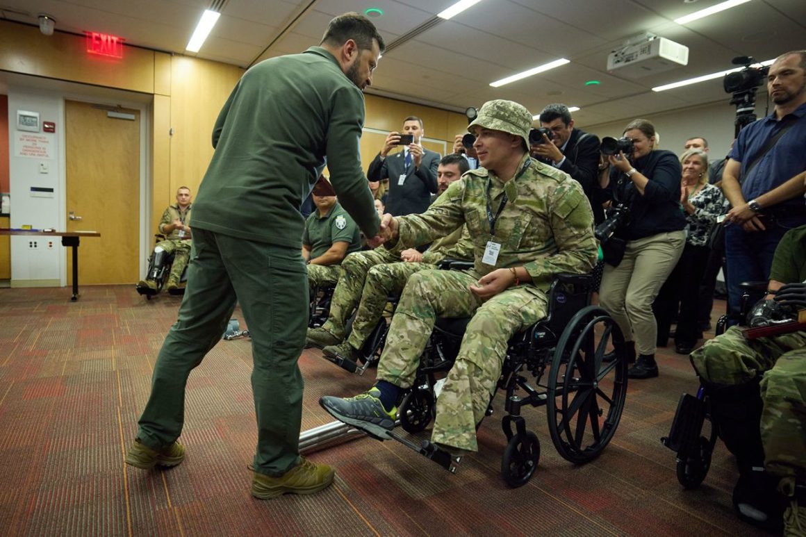 Zelenskyy Visits Ukrainian Soldiers In New York Hospital (photos, Video ...