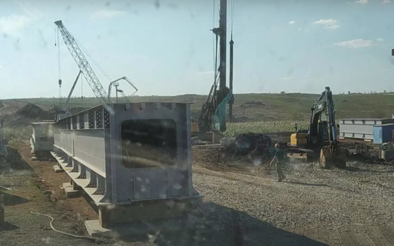 Russians are building another railway connection 30 km away from the front.