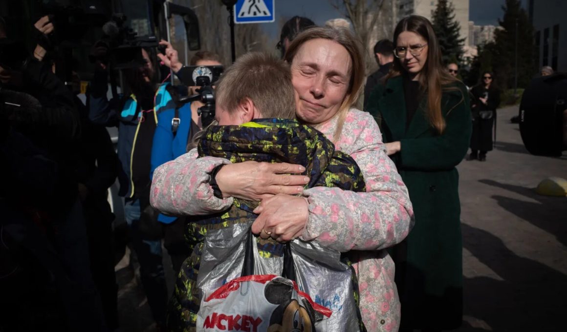 1-ukraine-kyiv-children-reunited-russia-R003578