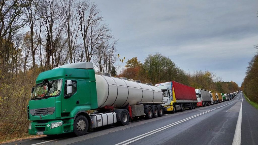 Polish truckers protest Ukraine border