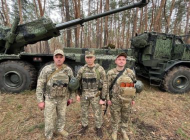 sweden considers sending military advisers ukraine ukrainian soldiers standing next swedish 155 mm archer self-propelled howitzer november 2023 ukraine's 45th artillery brigade archer4