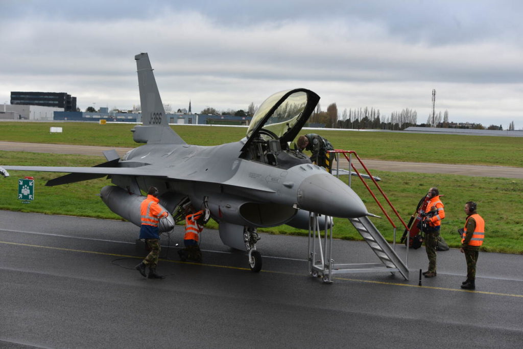 Czechia delivers first F-16 fighter jet simulator to Ukraine