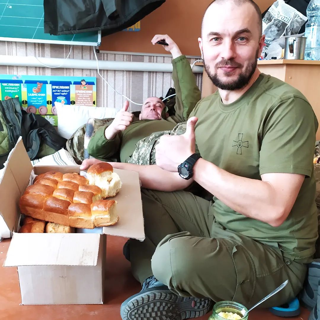 Ukrainian soldiers buns