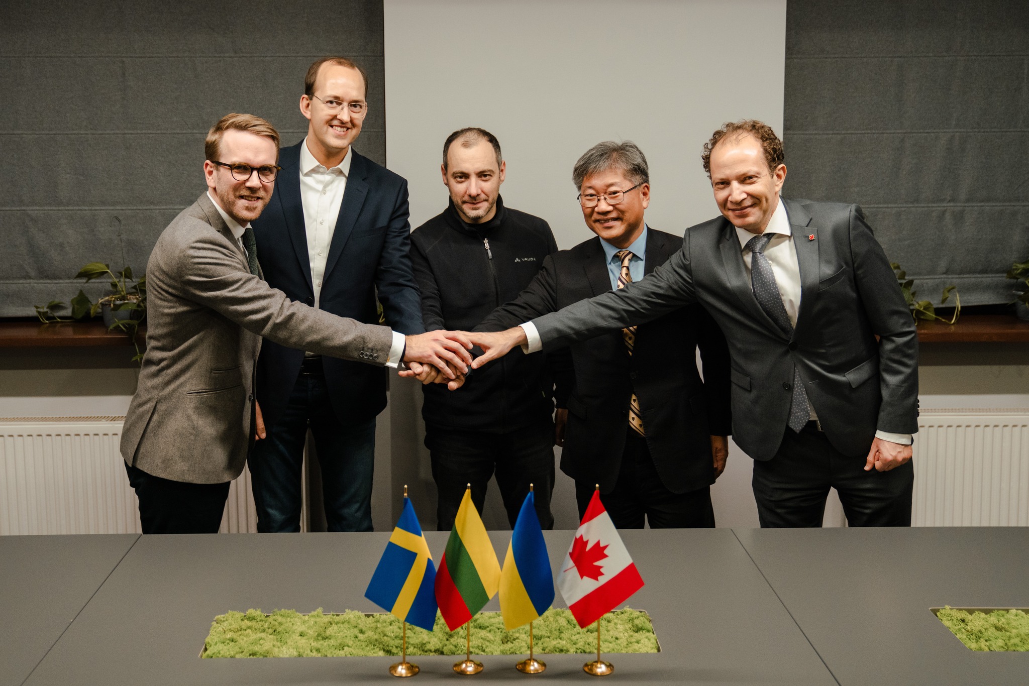 Lietuva, Švedija ir Kanada remia Ukrainos transporto sektorių