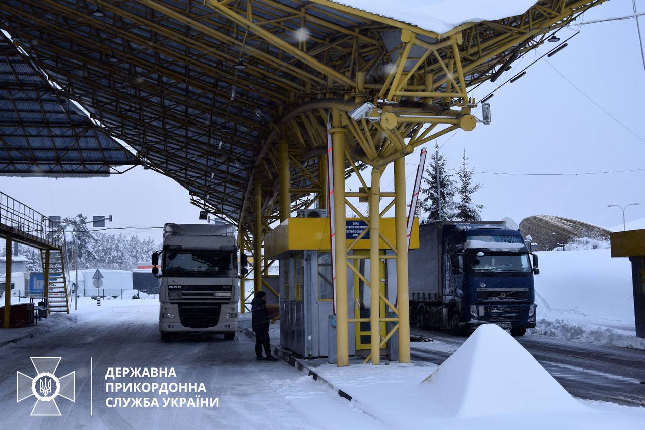 One Poland-Ukraine border crossing resumes operations following blockade resolution