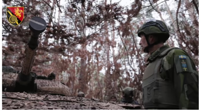Media: Top Swedish general visits Ukrainian soldiers on a battlefield