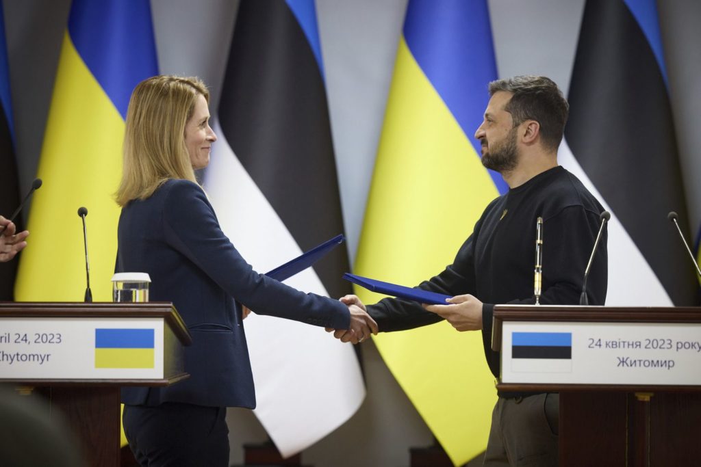 Ukraine signs security agreements with Lithuania and Estonia