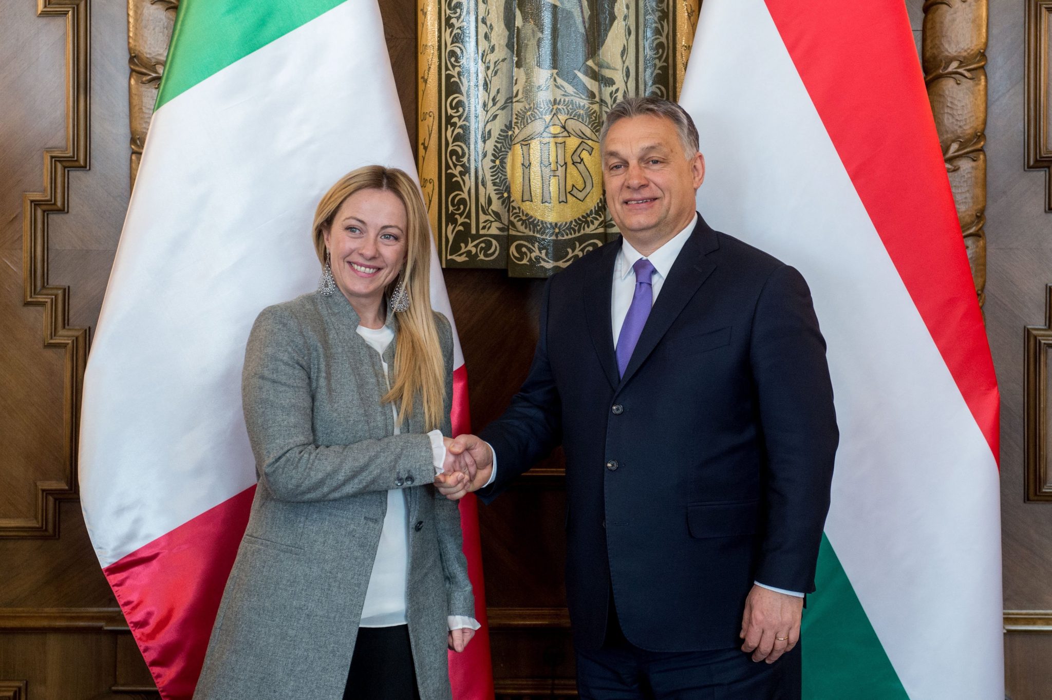 Bloomberg: Meloni olasz miniszterelnök titokban sürgette Magyarországot, hogy nyissa meg a segélynyújtást Ukrajnának